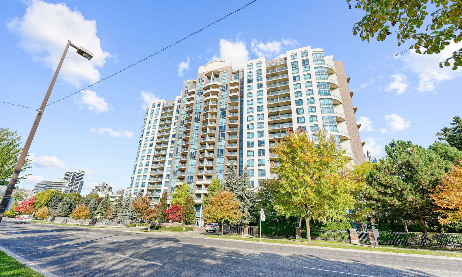 Exterior Side — Peninsula Place Condos, North York, Toronto