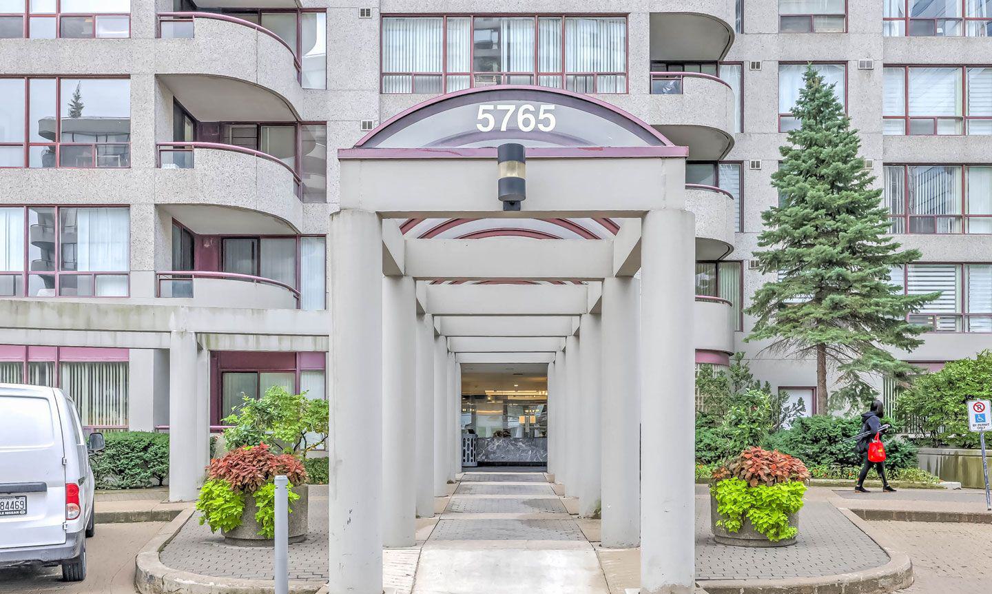 Entrance — Place Nouveau II Condos, North York, Toronto