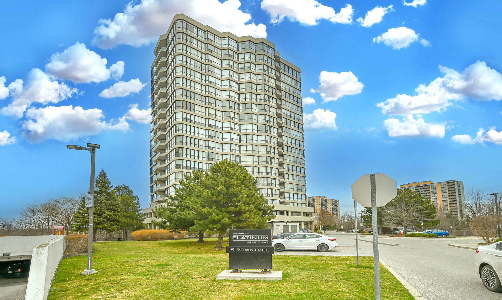 Exterior Side — Platinum on the Humber Condos, Etobicoke, Toronto