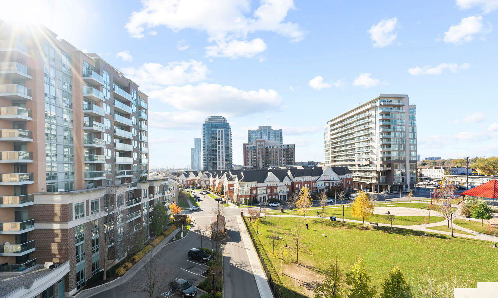 Skyline — Port Royal Place I Condos, Etobicoke, Toronto