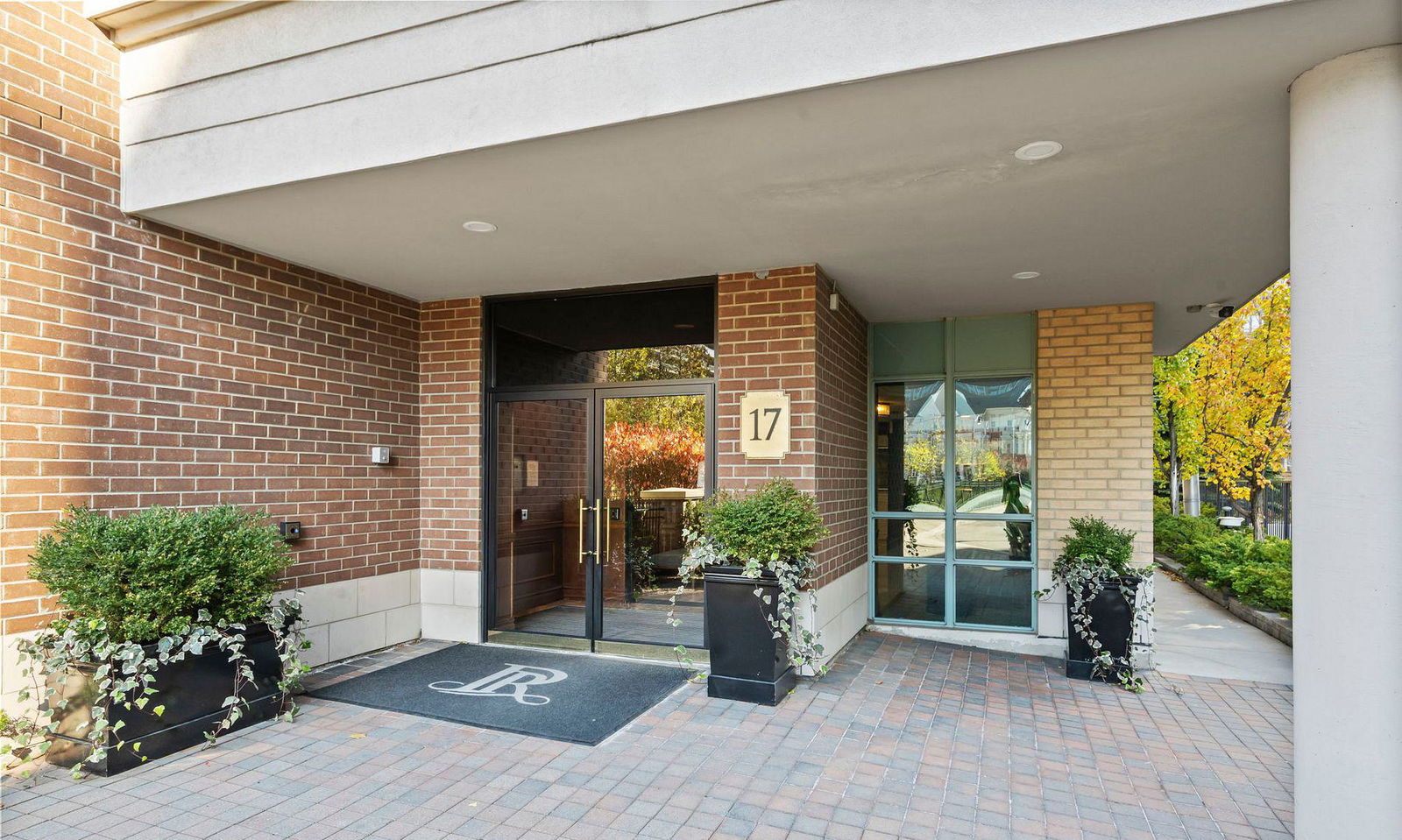 Entrance — Port Royal Place I Condos, Etobicoke, Toronto