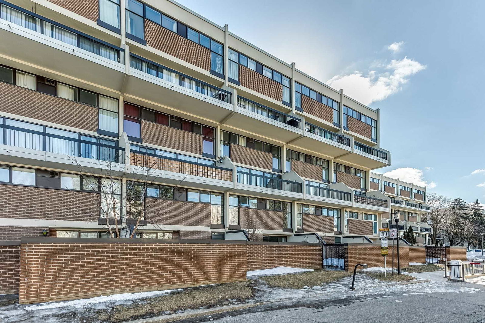 Queenscourt Condos, Etobicoke, Toronto