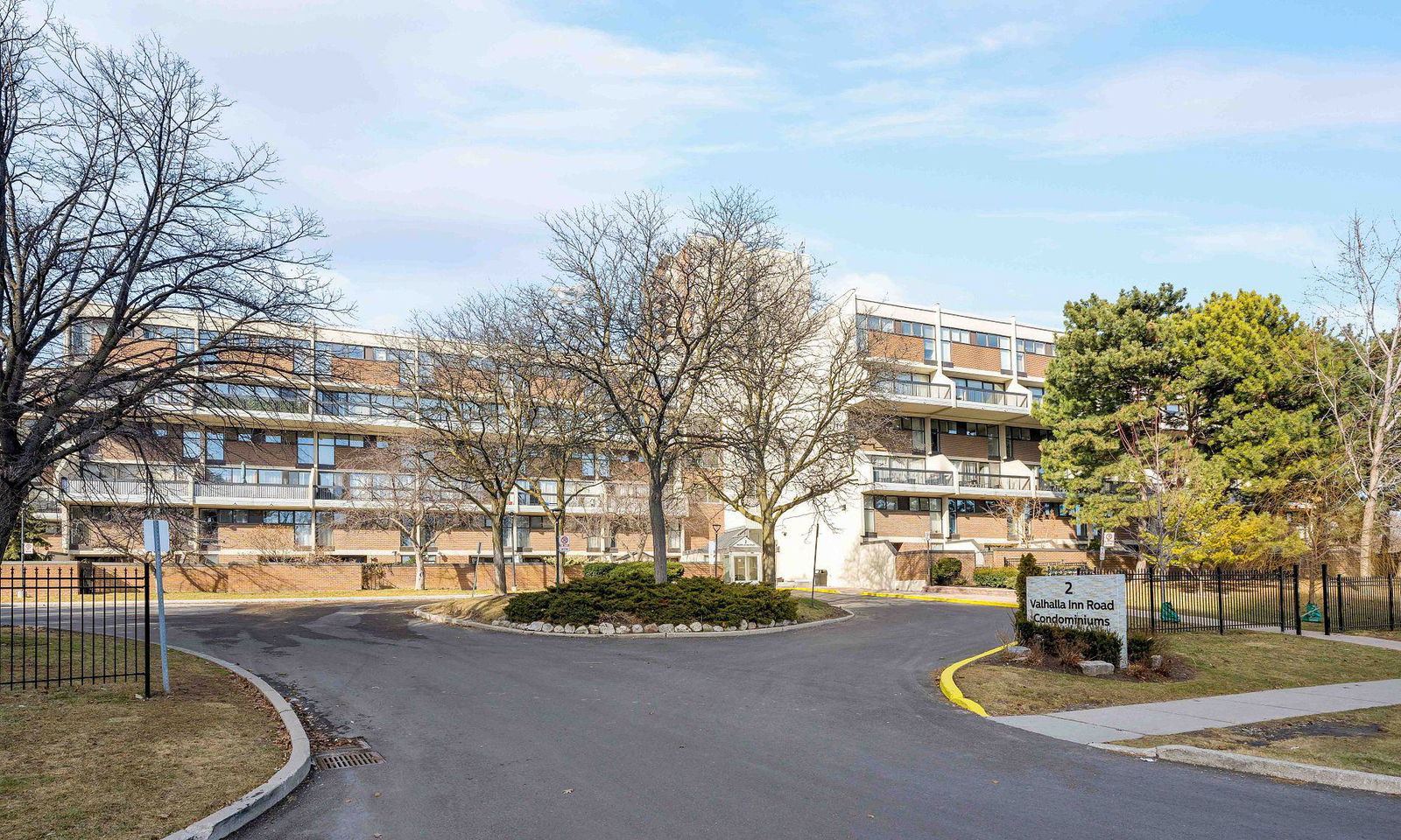 Queenscourt Condos, Etobicoke, Toronto