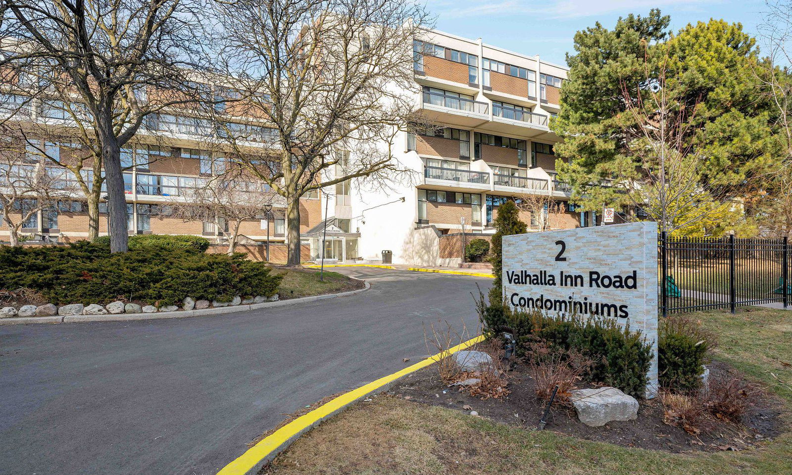 Queenscourt Condos, Etobicoke, Toronto