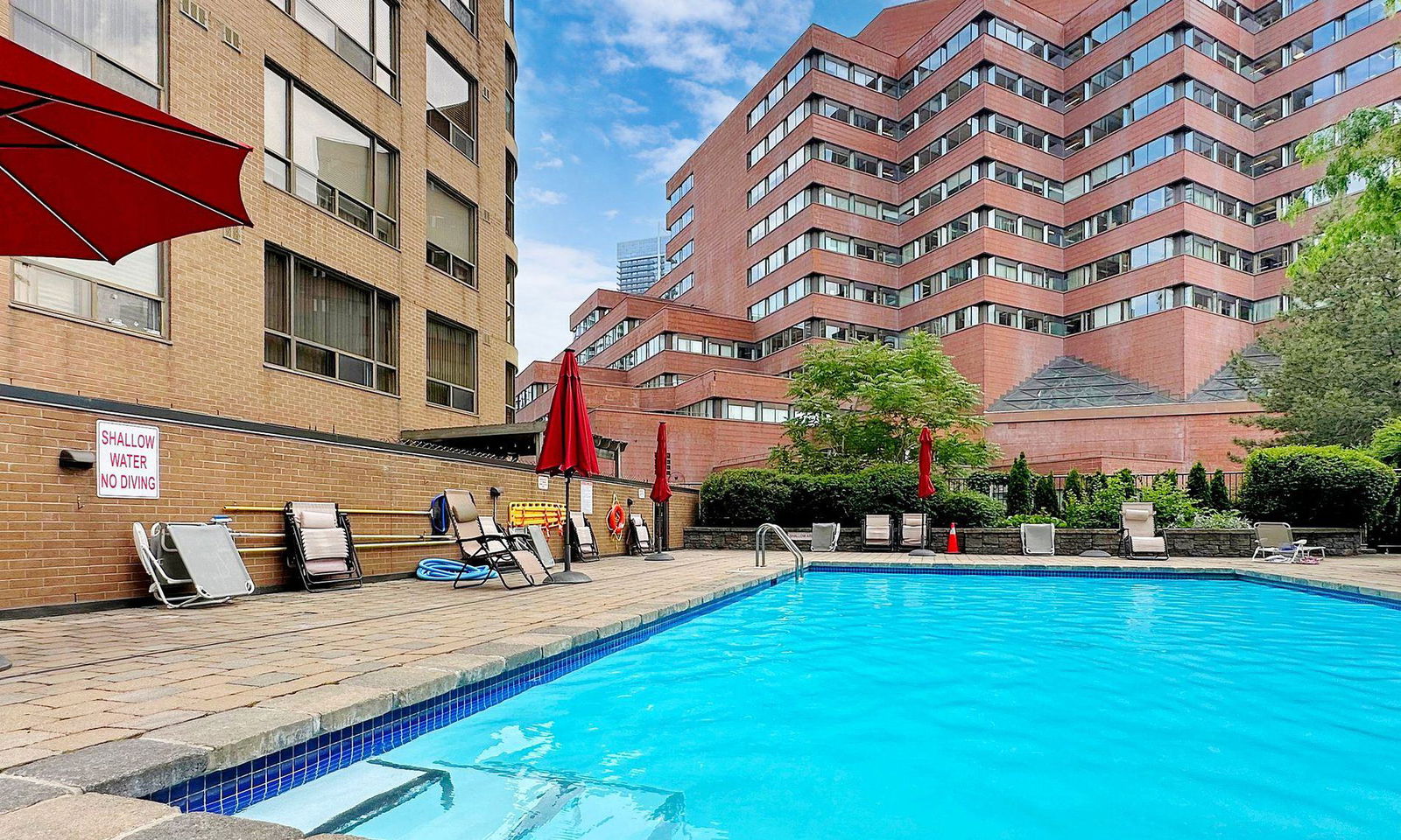 Pool — Residences of the Madison Centre, North York, Toronto