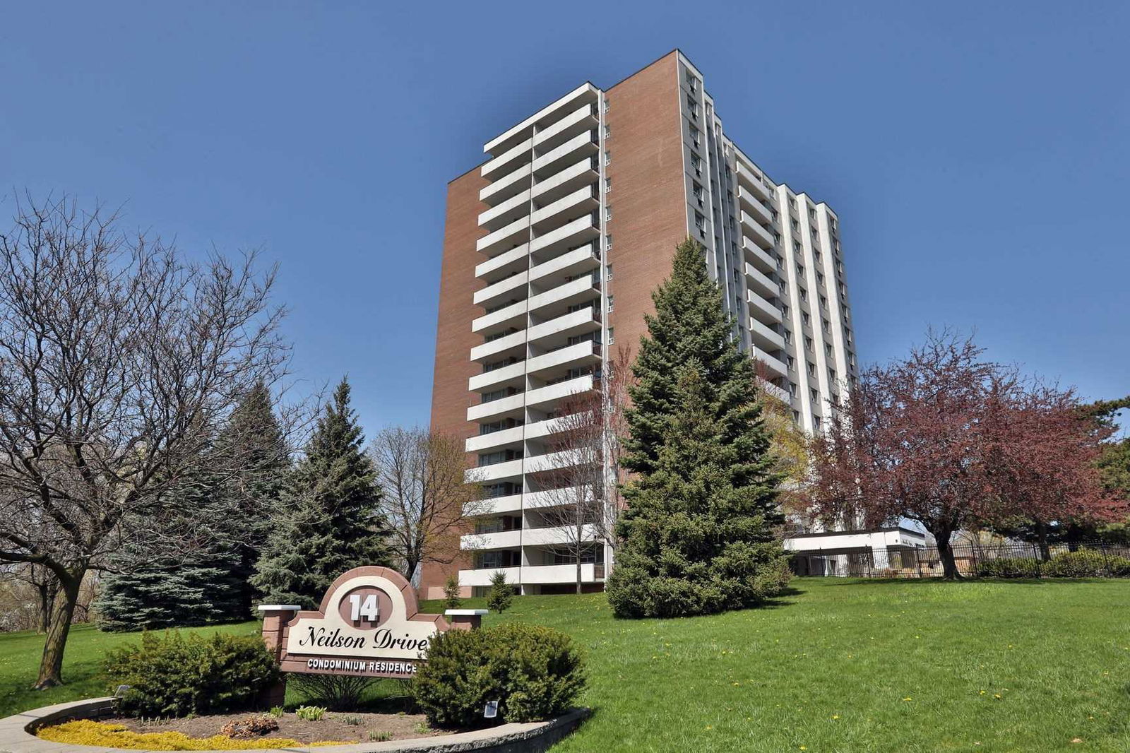 Round Hill Condos, Etobicoke, Toronto