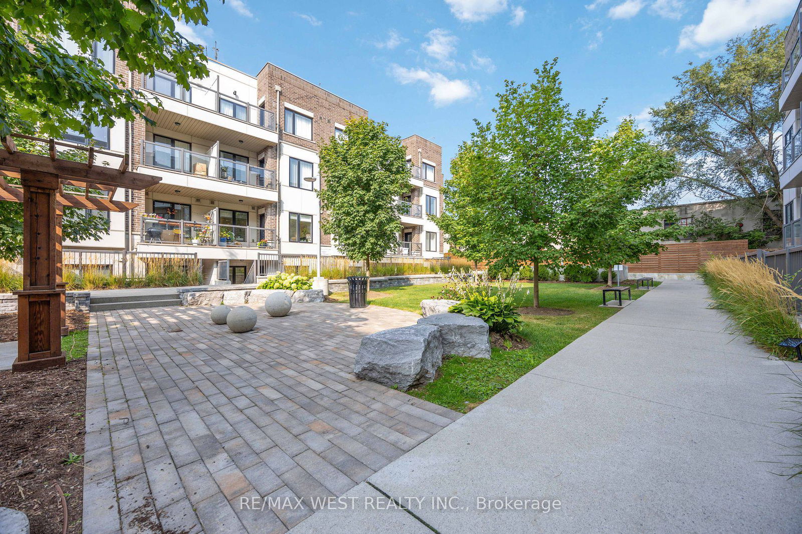 Patio — Royal  York Townhomes, Etobicoke, Toronto