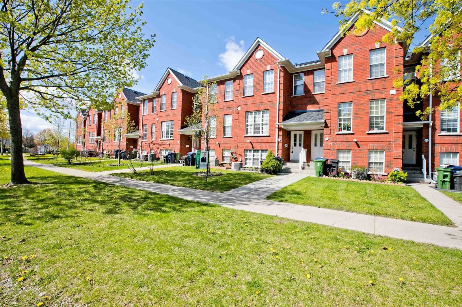 Sandhurst Circle Townhomes, Scarborough, Toronto