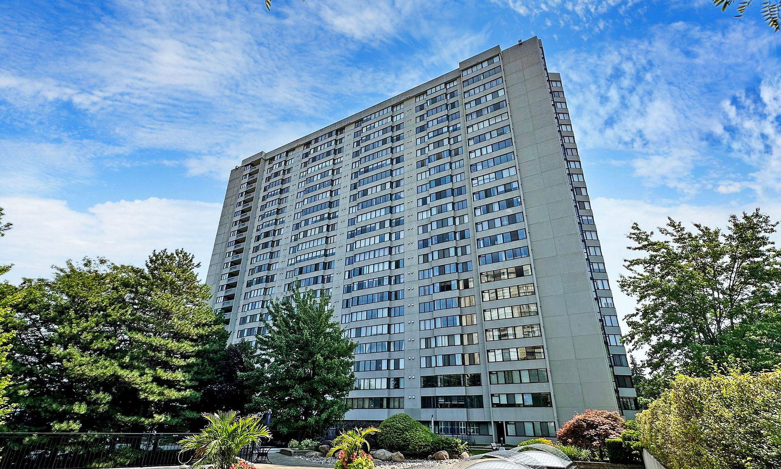 Exterior Side — Sky Garden II Condos, Scarborough, Toronto