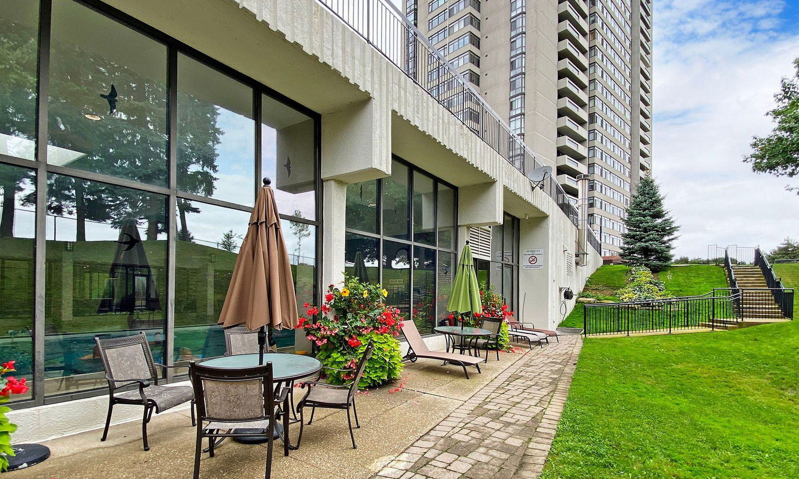 Patio — Skymark II Condos, North York, Toronto