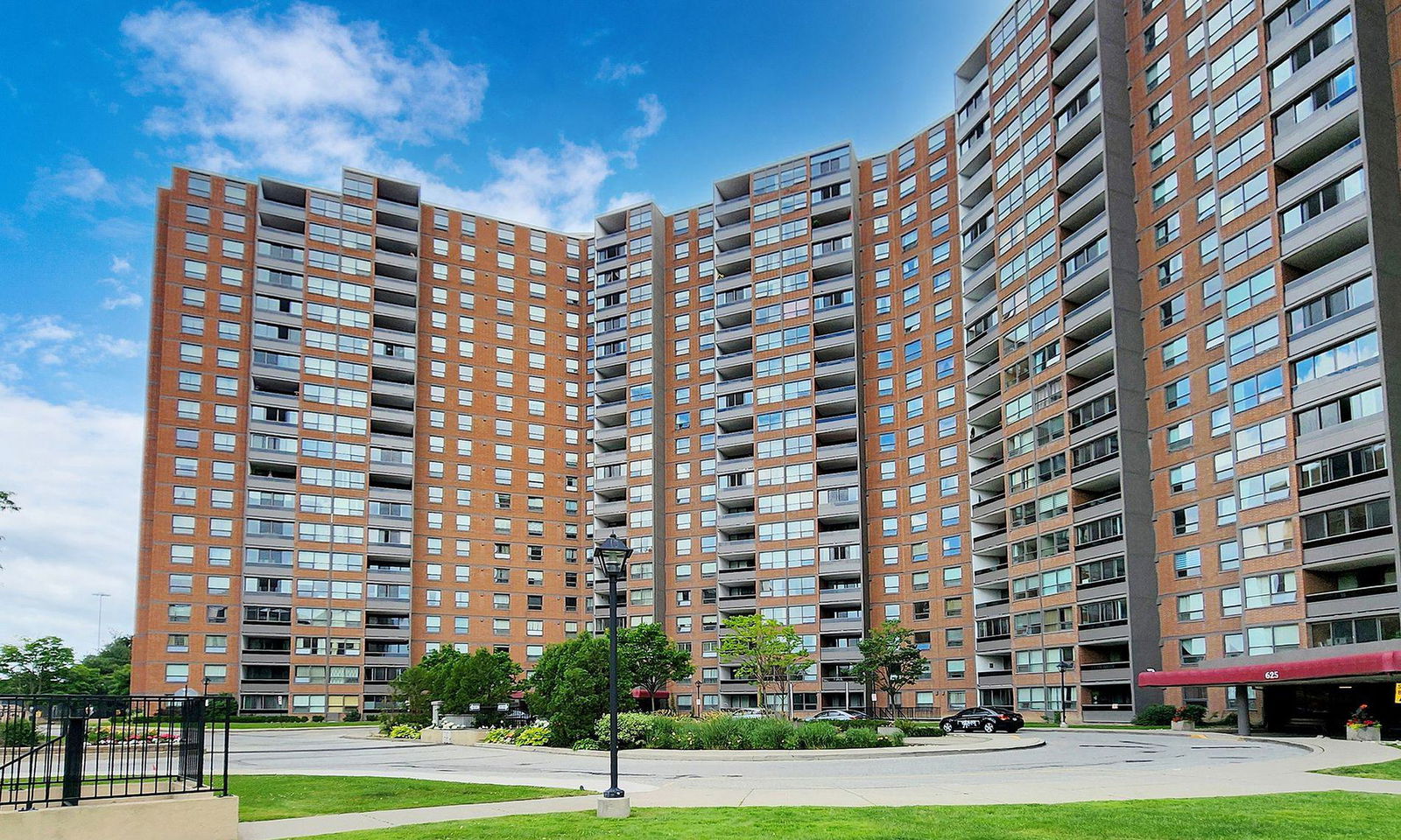 Exterior Side — Summit Royal Condos, Etobicoke, Toronto