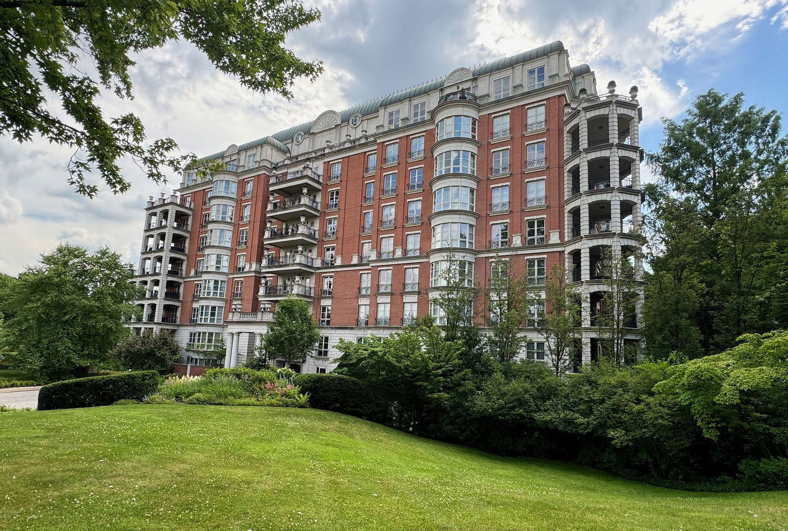 Exterior Side — The Chedington Condos, North York, Toronto