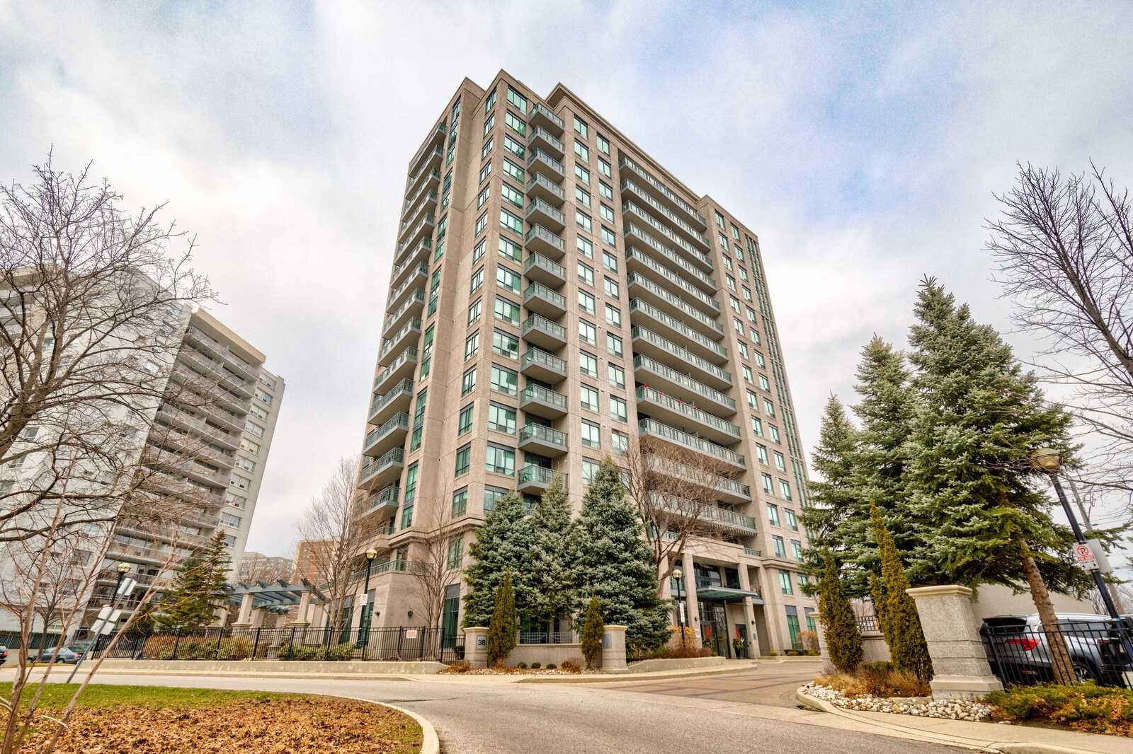 The Fountains of Edenbridge Condos, Etobicoke, Toronto