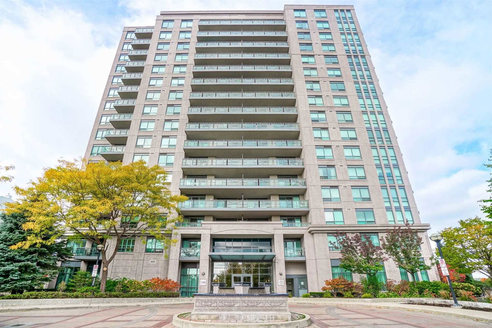 The Fountains of Edenbridge Condos, Etobicoke, Toronto