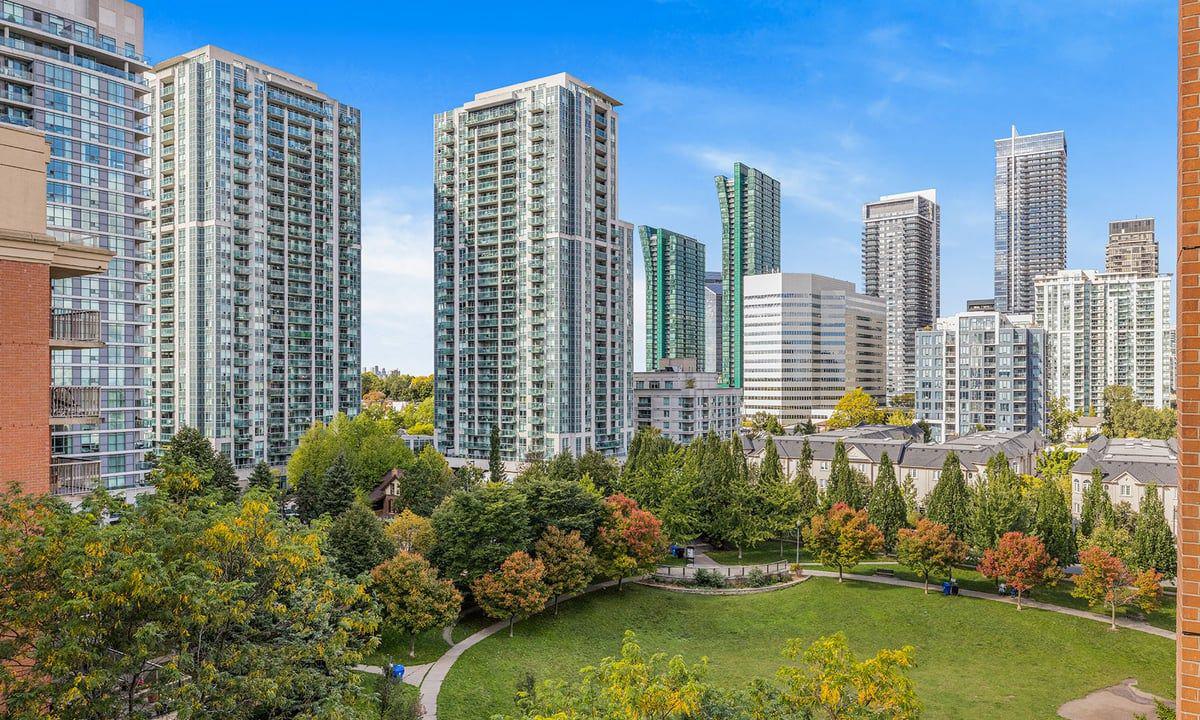 The Mansions of Avondale, North York, Toronto