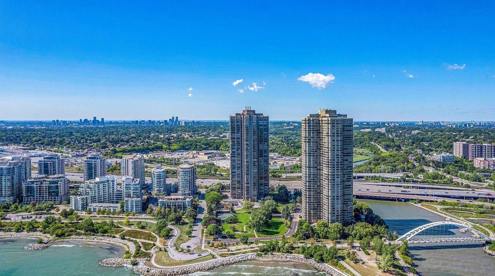 Exterior — The Palace Pier Condos, Etobicoke, Toronto