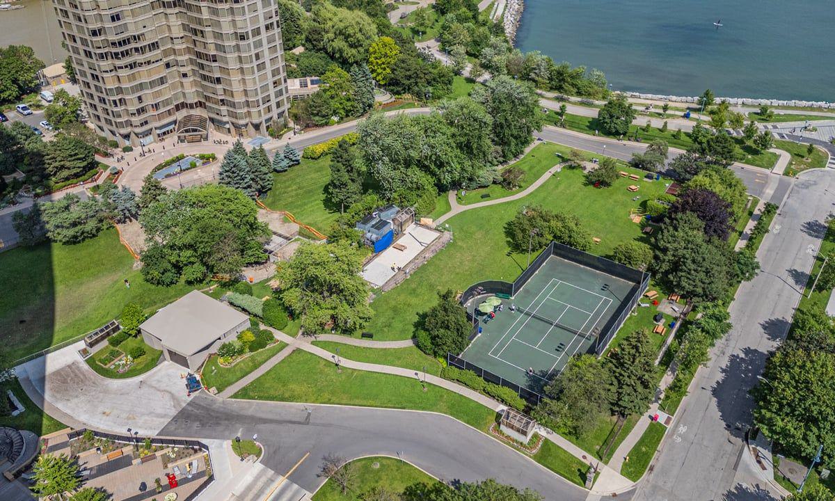 Exterior — The Palace Pier Condos, Etobicoke, Toronto