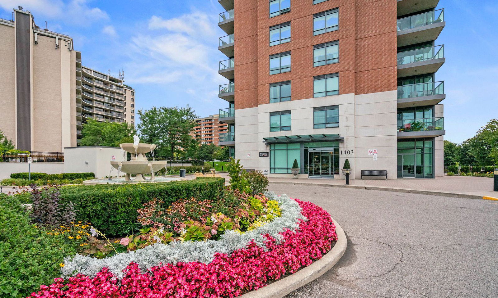 Exterior — The Royal York Grand Condos, Etobicoke, Toronto