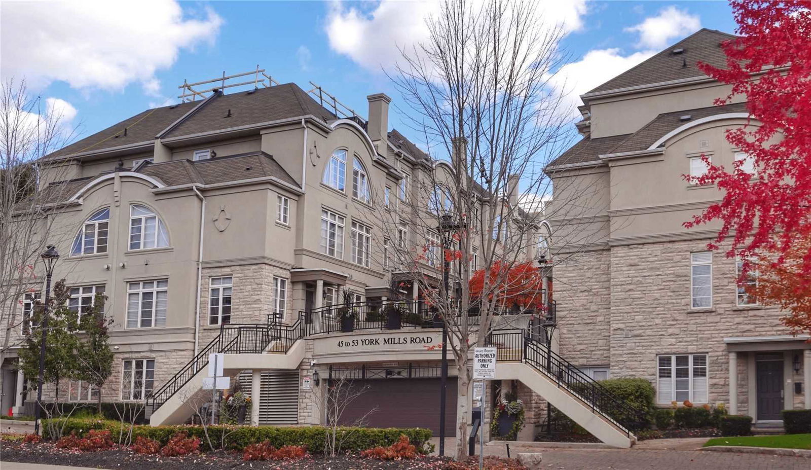 The Townhouses of Hogg's Hollow, North York, Toronto