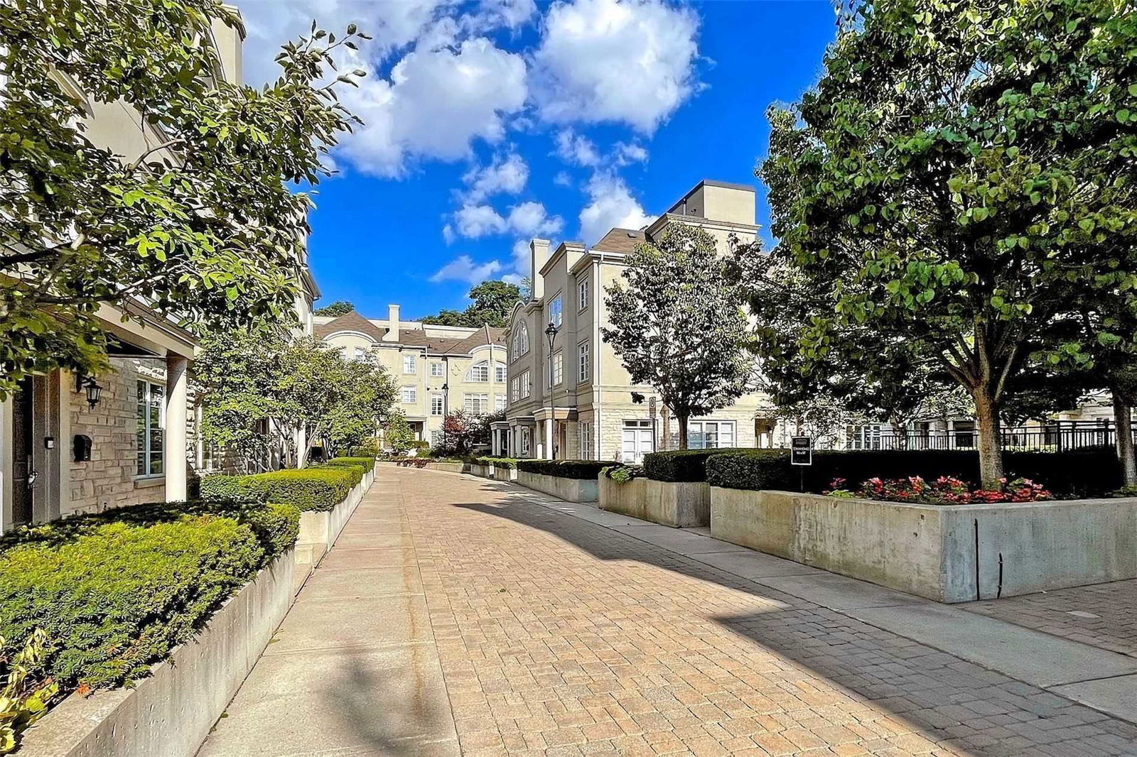 The Townhouses of Hogg's Hollow, North York, Toronto