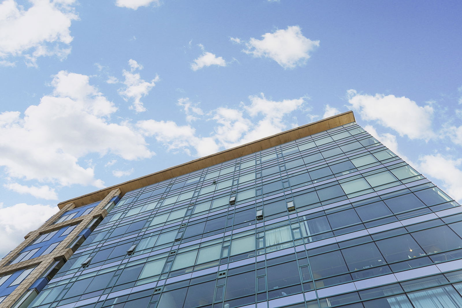 Exterior Sky — Soho Lofts Starwood Centre, Downtown, Toronto