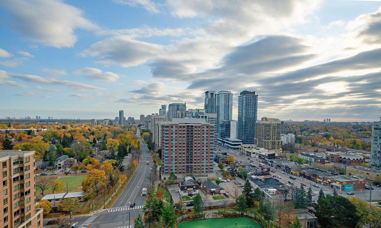 Skyline — Triomphe-East Tower Condos, North York, Toronto