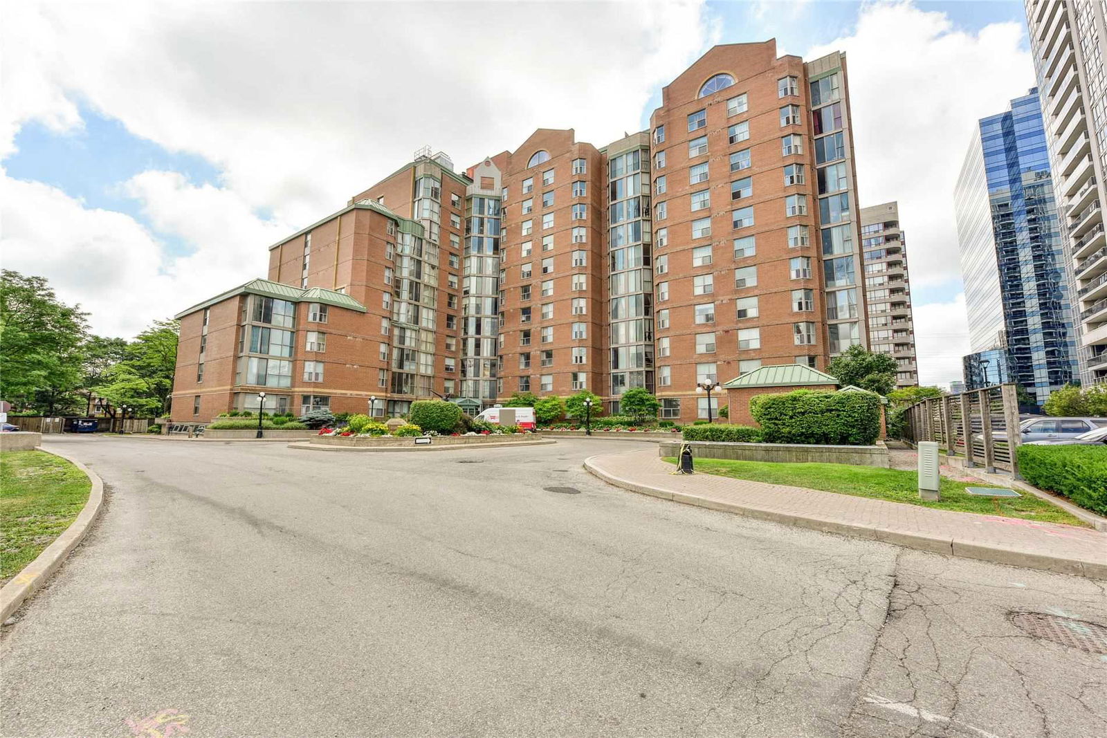 Turnberry Court Condos, North York, Toronto