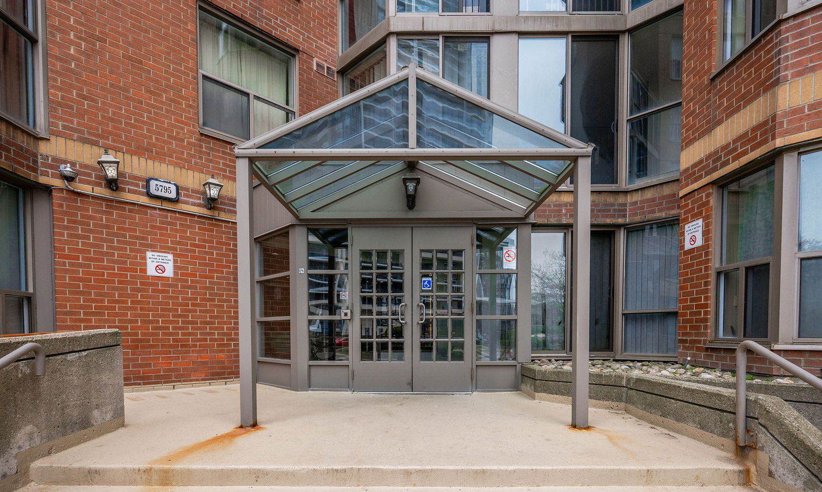 Entrance — Turnberry Court Condos, North York, Toronto