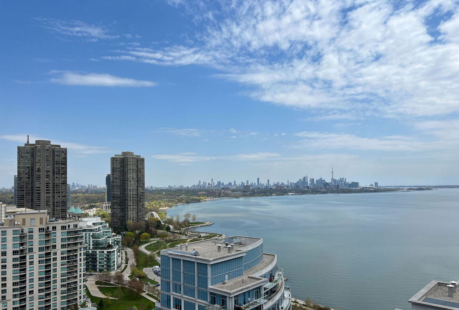 Skyline — Voyager I at Waterview Condos, Etobicoke, Toronto