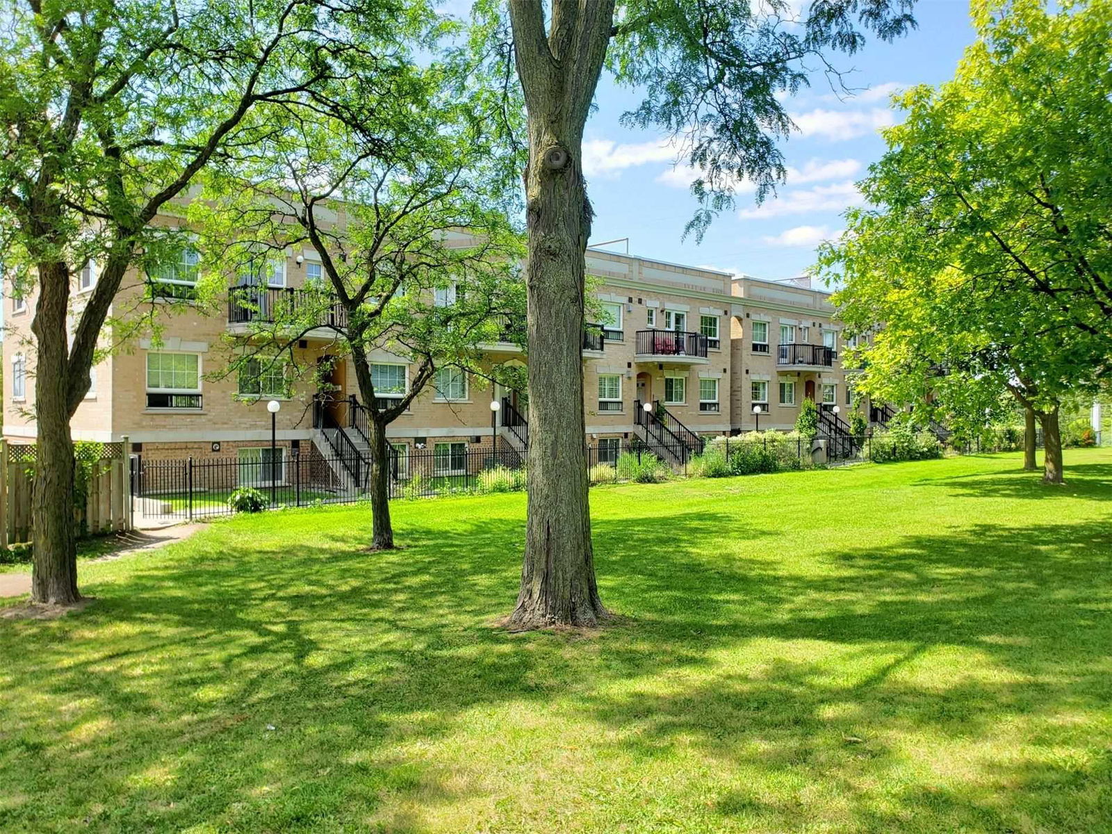 Warner Park Condominiums, North York, Toronto