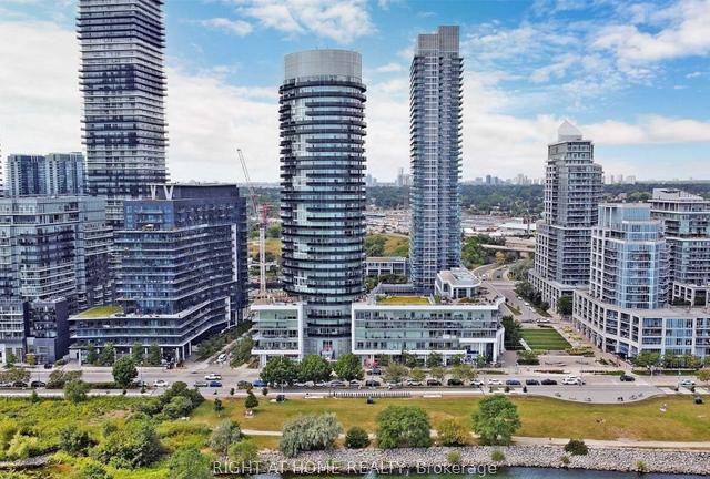 Exterior — Waterscapes Condos, Etobicoke, Toronto