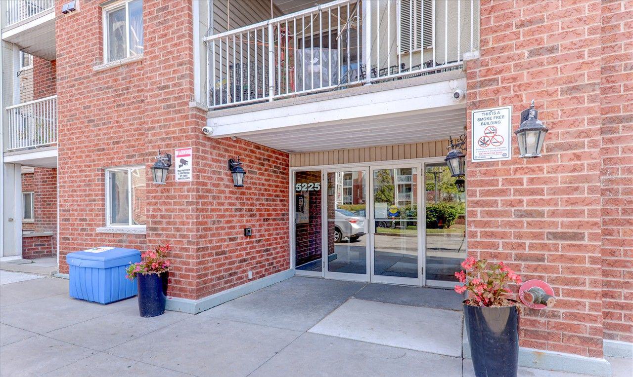 Entrance — Woodside Pointe Condos, Scarborough, Toronto