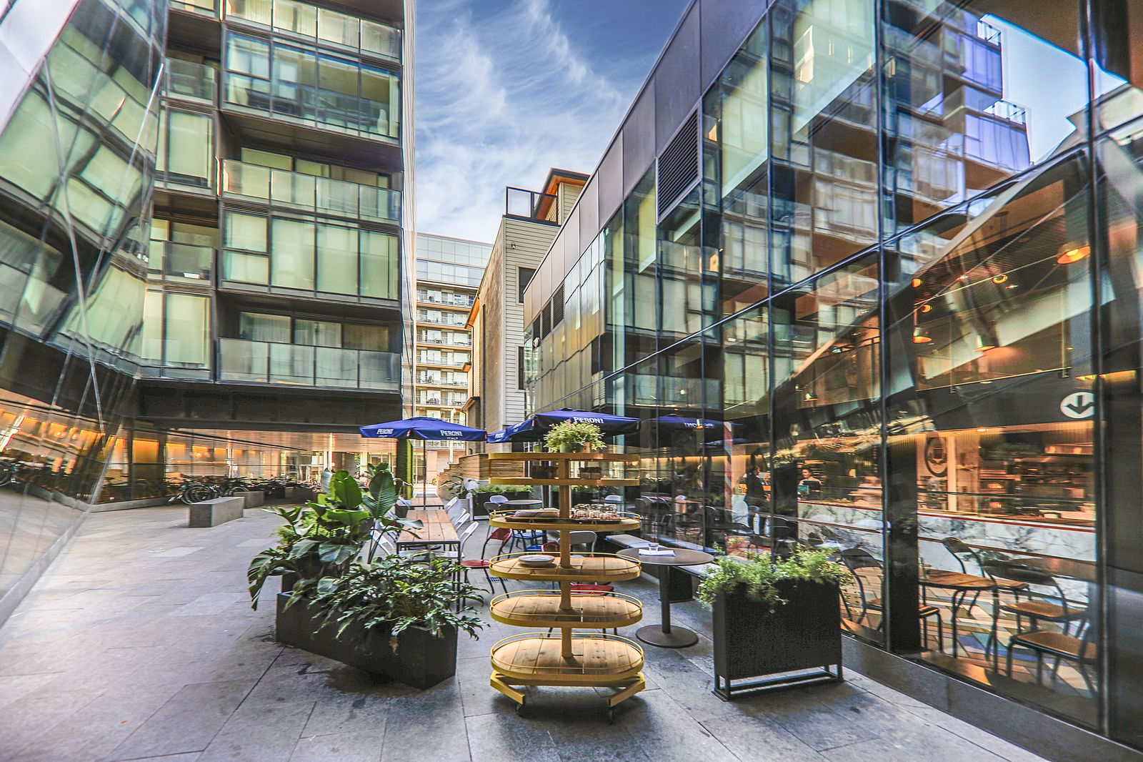 Commercial — Thompson Residences, Downtown, Toronto