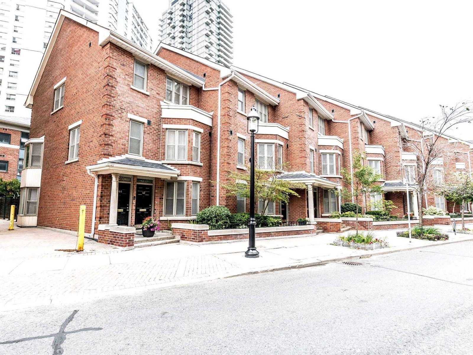 Irwin Avenue Townhouses, Downtown, Toronto