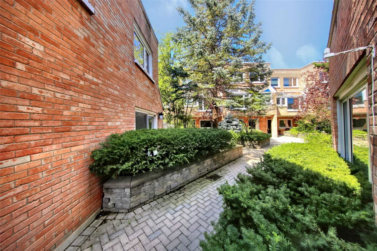 Owl House Lane Townhomes, Downtown, Toronto