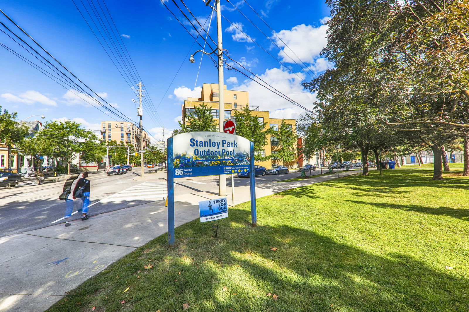 Outdoor Pool — West 833, Downtown, Toronto