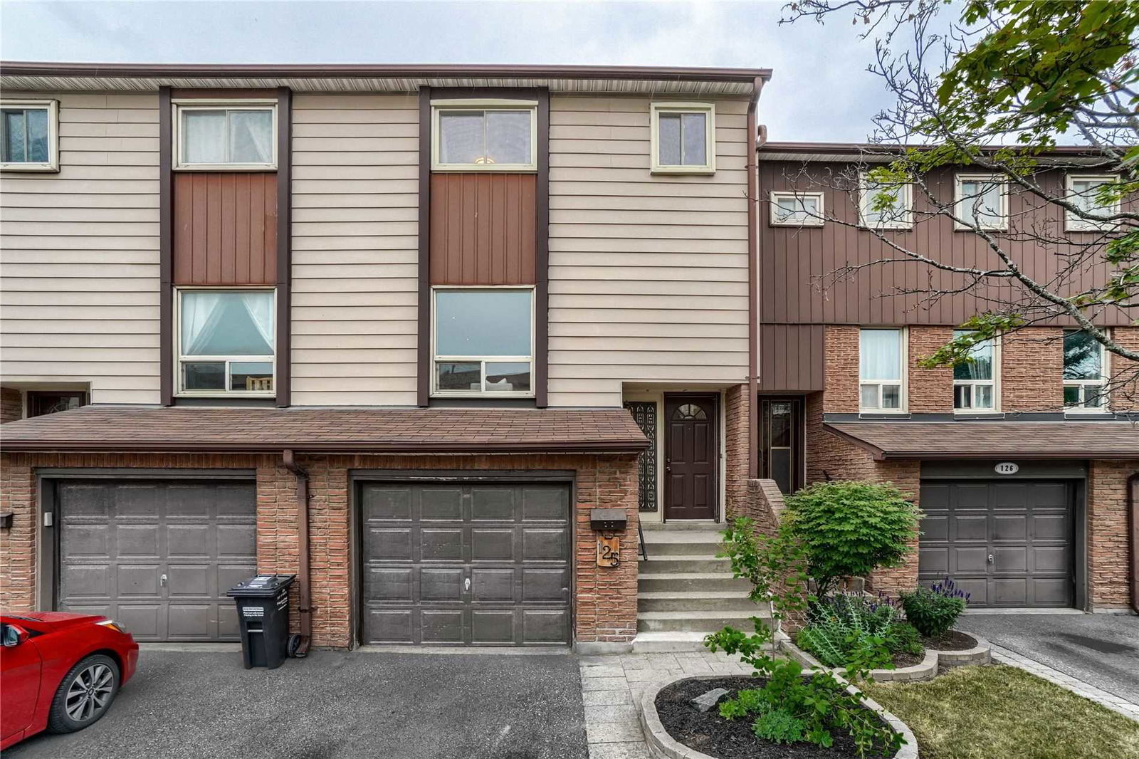 1221 Dundix Road Townhomes, Mississauga, Toronto