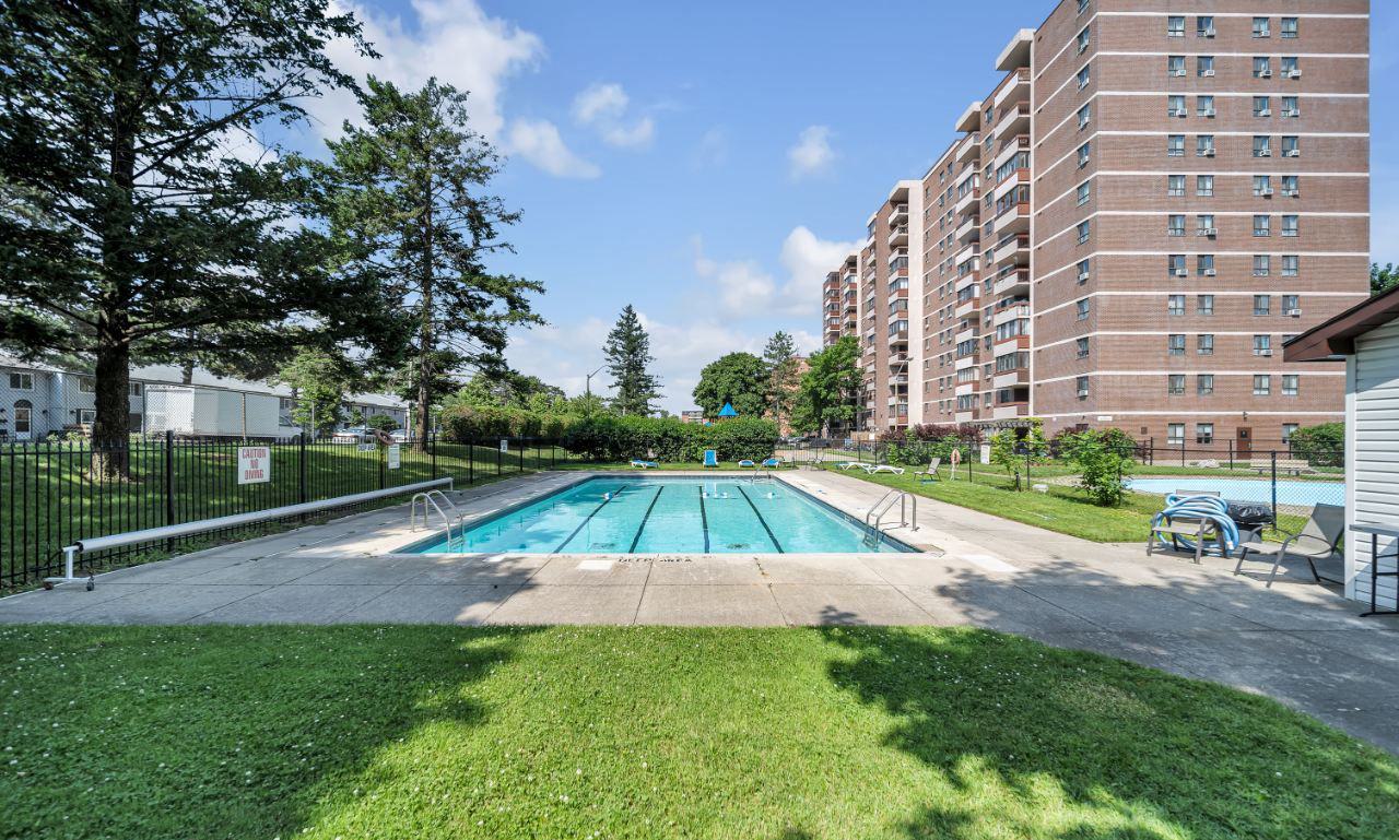 Pool — Marklane Park Condos, Mississauga, Toronto