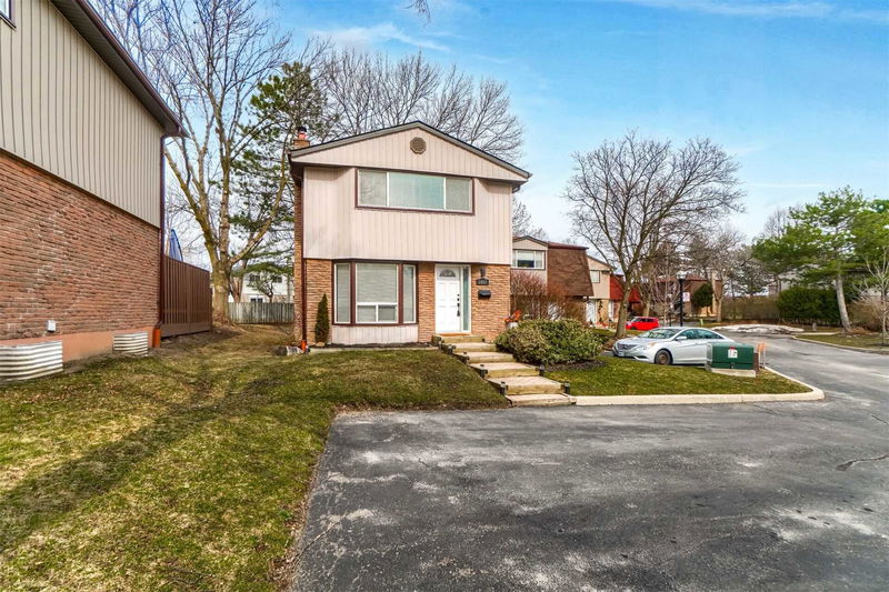 Hyde Mill Crescent Townhomes