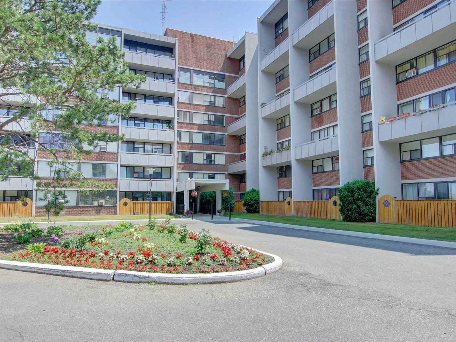 2121 Roche Condos, Mississauga, Toronto