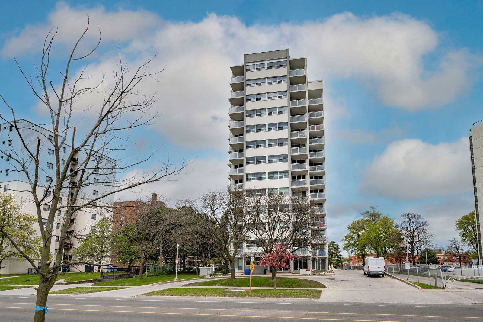 2345 Confederation Condos, Mississauga, Toronto