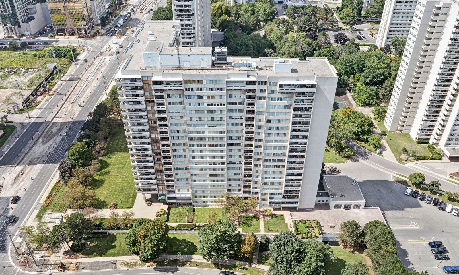 Obelisk I, Mississauga, Toronto