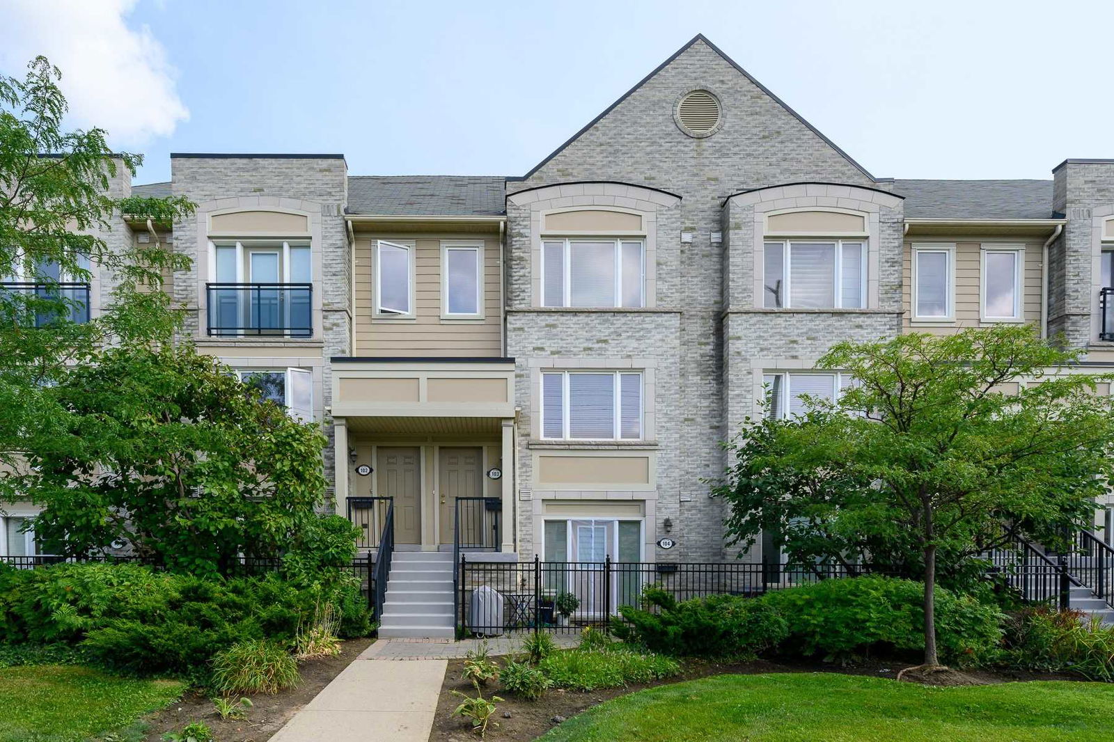 Winston Churchill & Eglinton Avenue Townhomes, Mississauga, Toronto