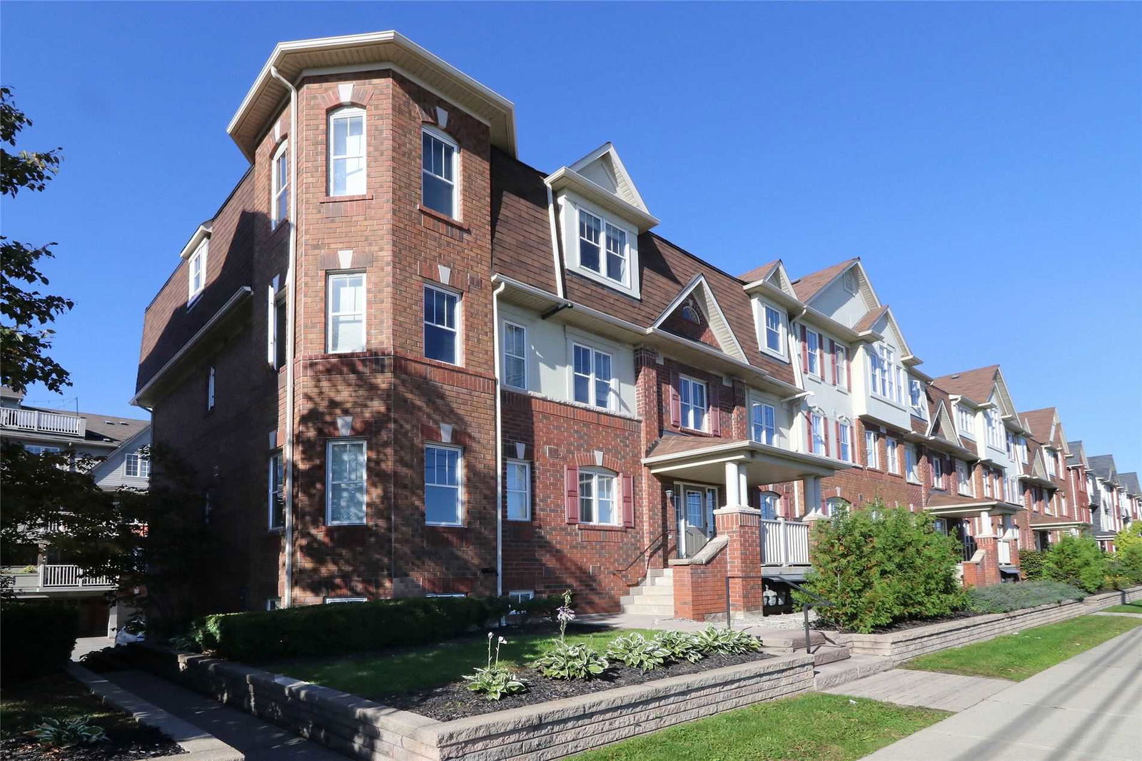 605 Dundas St Townhomes, Mississauga, Toronto