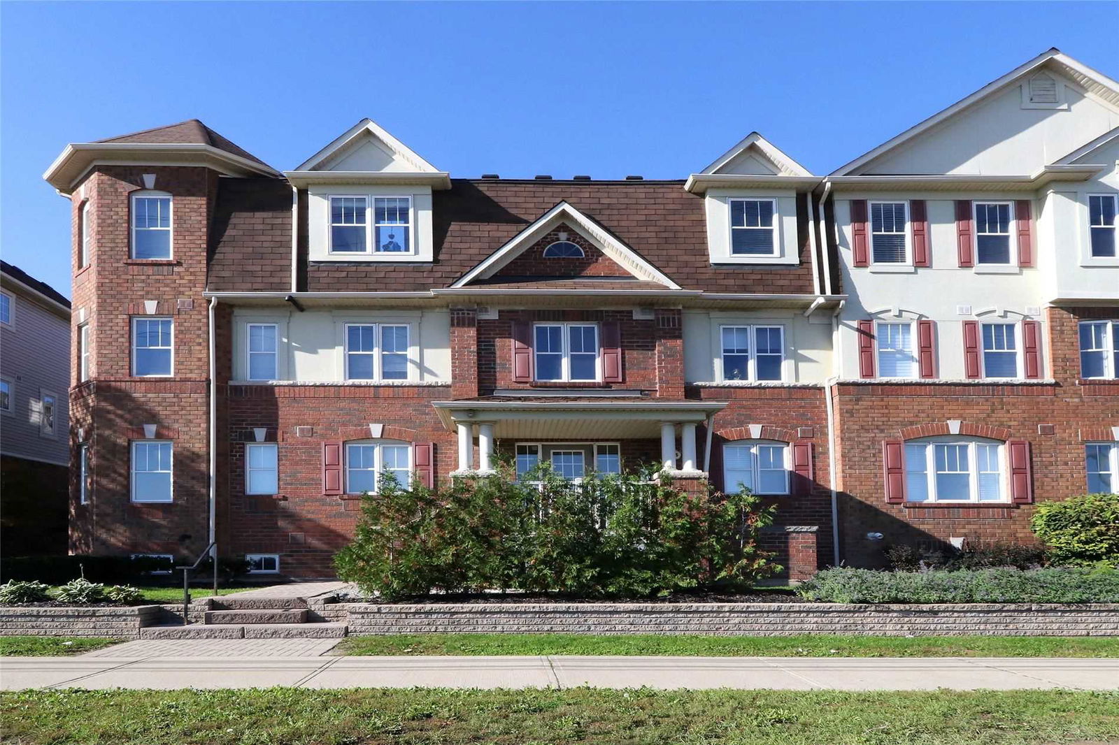 605 Dundas St Townhomes, Mississauga, Toronto