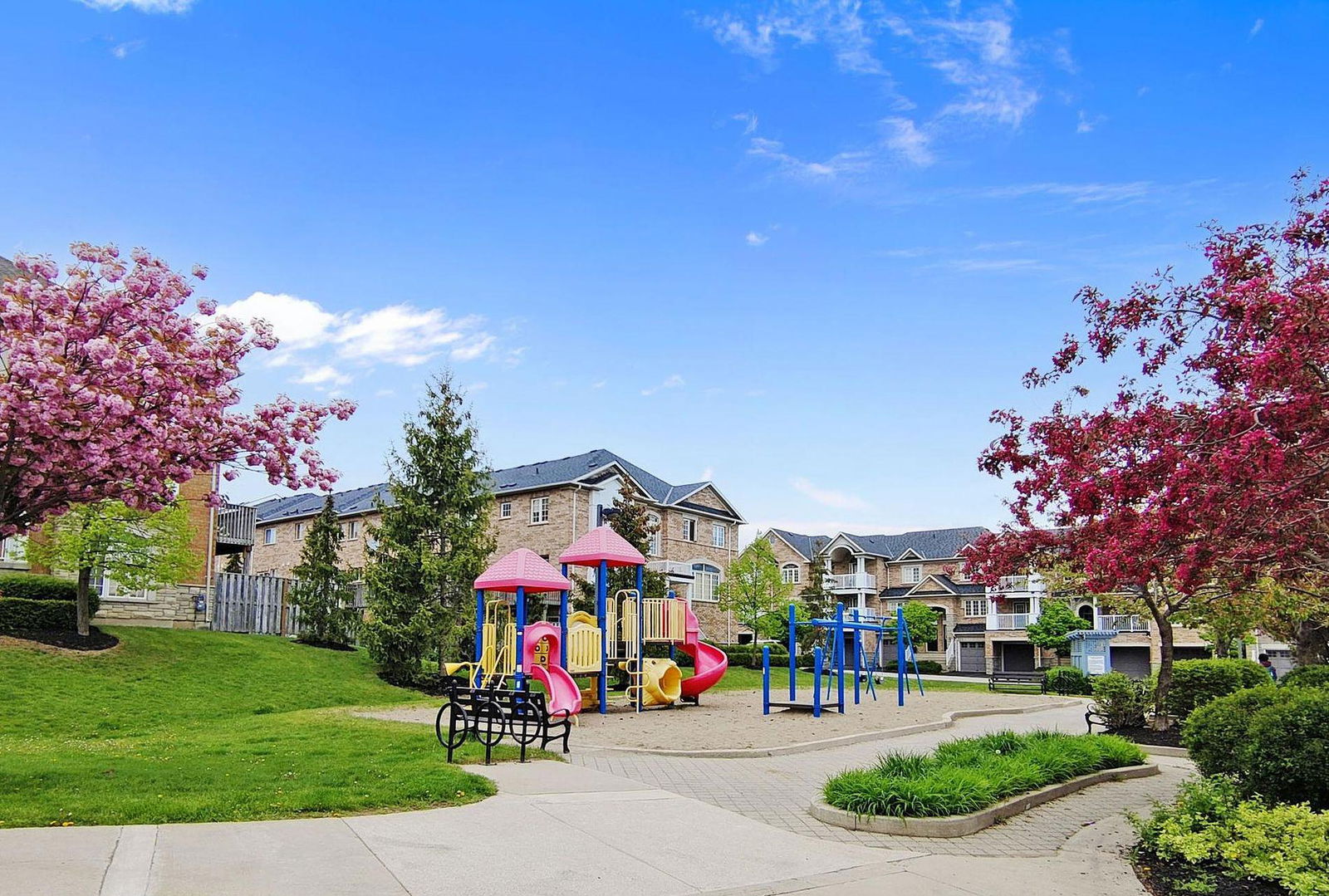 Playground — 601 Shoreline Dr Townhomes, Mississauga, Toronto