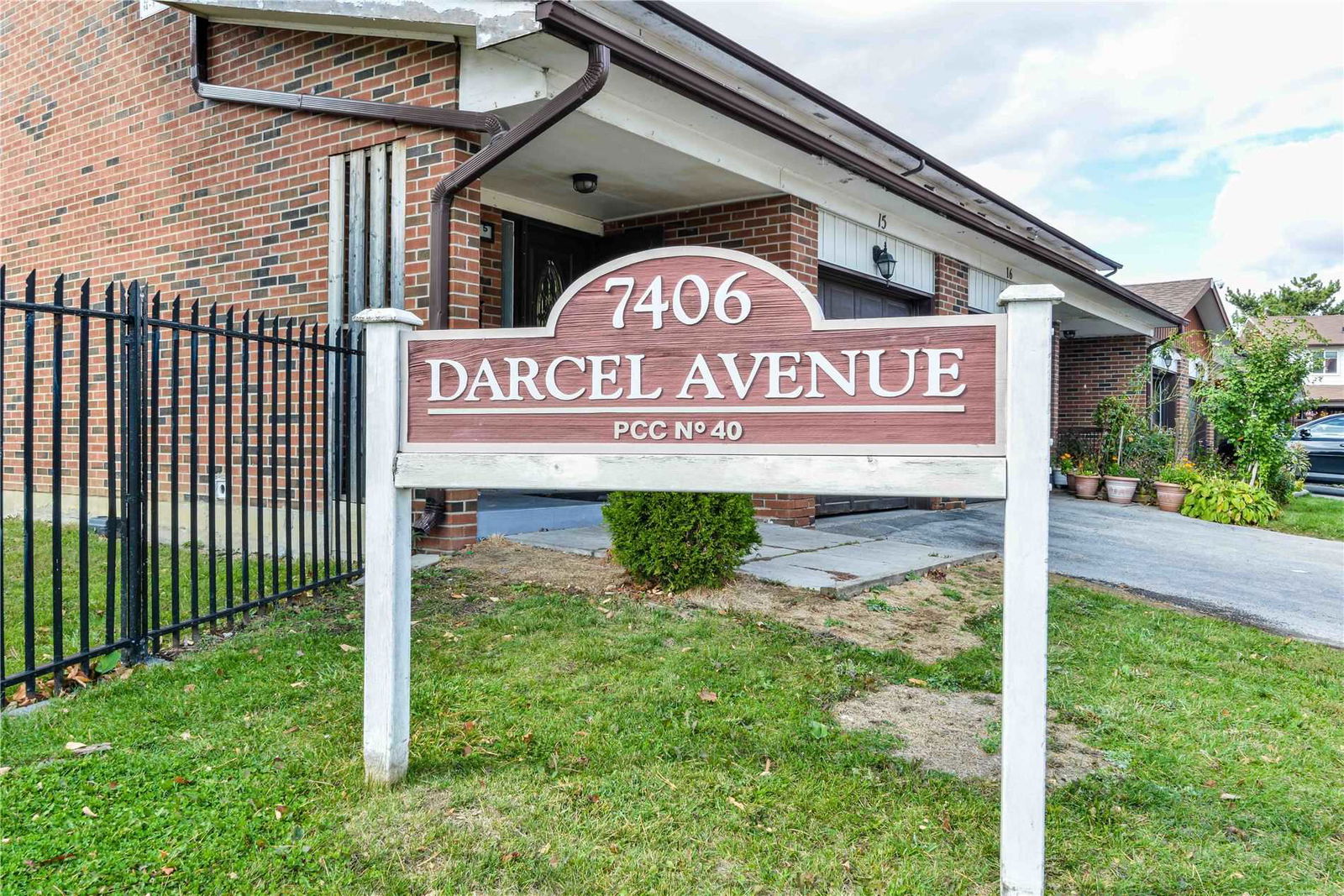 7406 Darcel Avenue Townhomes, Mississauga, Toronto