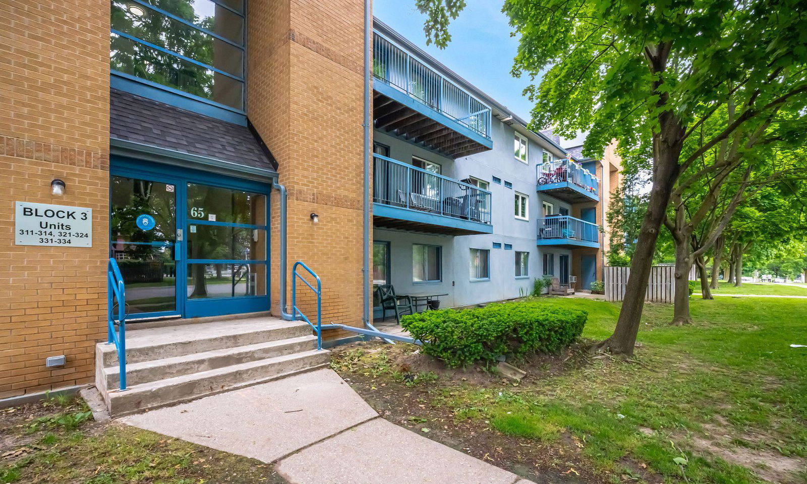 Entrance — 95 Trailwood Townhomes, Mississauga, Toronto