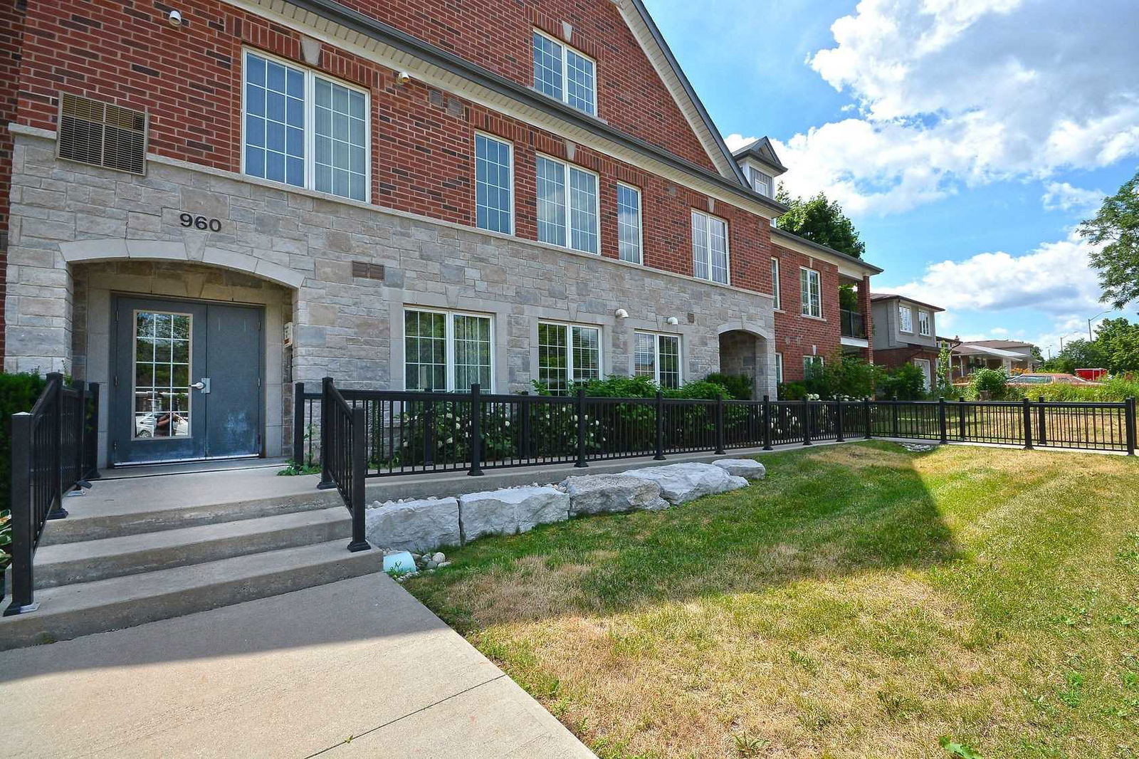 960 Bloor Townhomes, Mississauga, Toronto