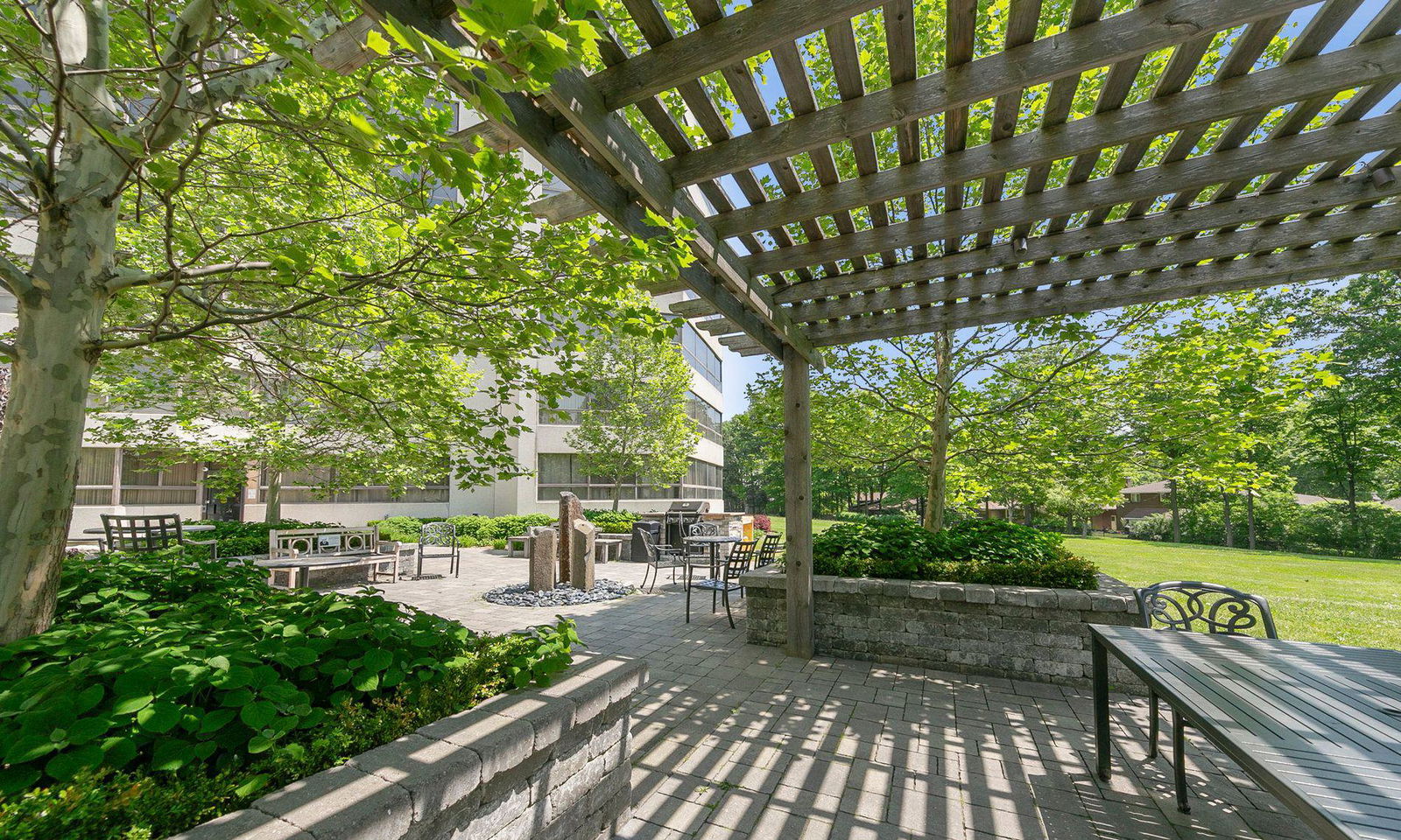 Patio — Applewood Landmark Condos, Mississauga, Toronto